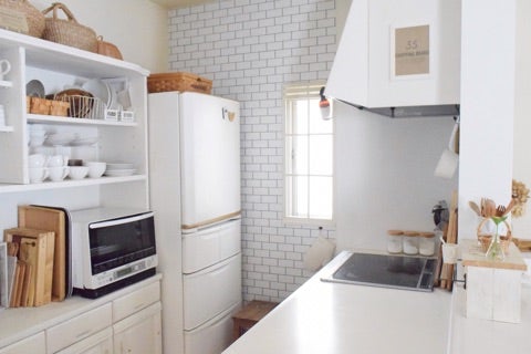 キッチンインテリア 壁紙と冷蔵庫裏掃除 Natural Weather インテリア 収納 日々の暮らしごとー
