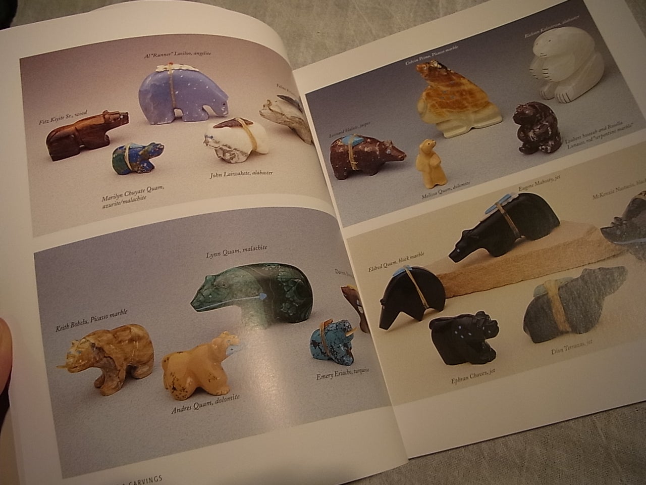 Zuni Fetishes&Carvings」ズニ族＜石のお守りフェティッシュ＞の専門書