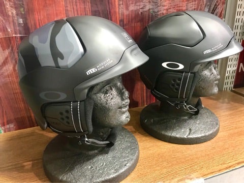 OAKLEYヘルメット入荷!! | モリスポ東大阪店のスタッフブログ