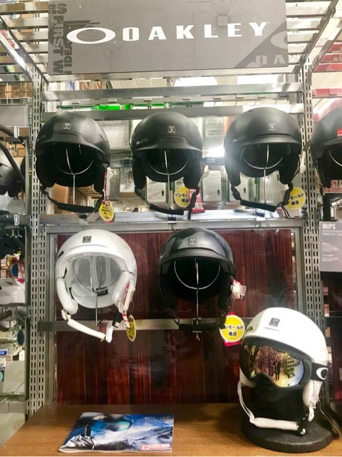 OAKLEYヘルメット入荷!! | モリスポ東大阪店のスタッフブログ
