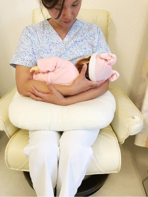 授乳クッションの正しい使い方 楽しい子育てをサポート 富山の助産院 桶谷式乳房ケア かねこ助産院 富山県 富山市