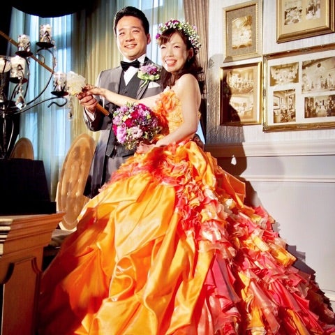 オレンジのカラードレスでお色直し♡花嫁様のピアノの生演奏に新郎様の