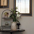 インテリア壁掛け仏壇と季節のお花：カサブランカの記事より
