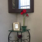 インテリア壁掛け仏壇と季節のお花：赤いガーベラの記事より