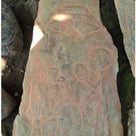 異星人とのコンタクトの証明か？メキシコの洞窟内で宇宙人やUFOと思しき彫刻が刻まれた石を発見！？の記事より