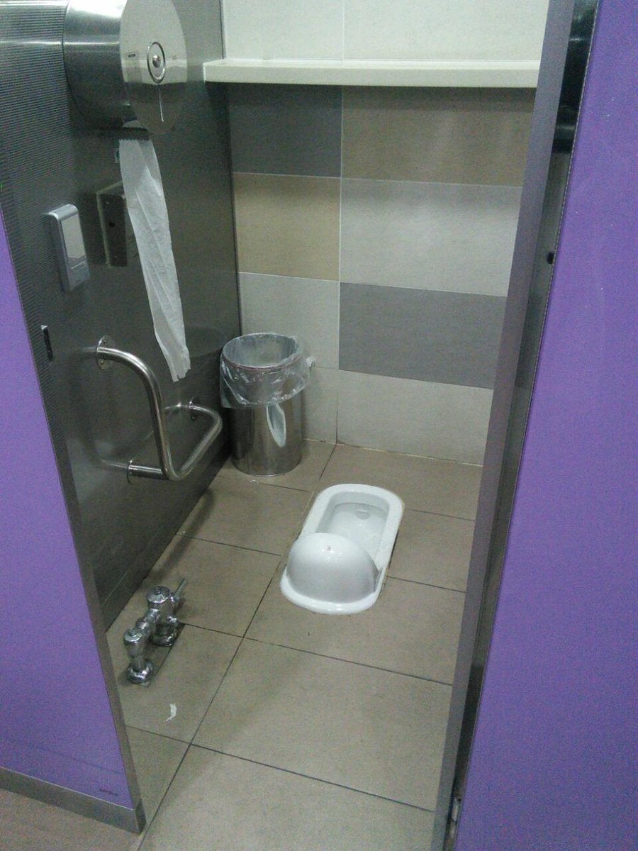 福岡市内で急激に張り出された公衆トイレの注意書き。 Mr.キングマネー