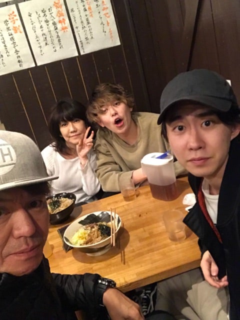 ヒロミ 妻 伊代や息子と自撮り家族写真 素敵ファミリー 羨ましい の声 Abema Times