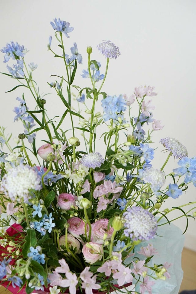 春のフラワーアレンジメント 大人女子の花教室 花飾り 花の贈り物 空間装飾の花屋