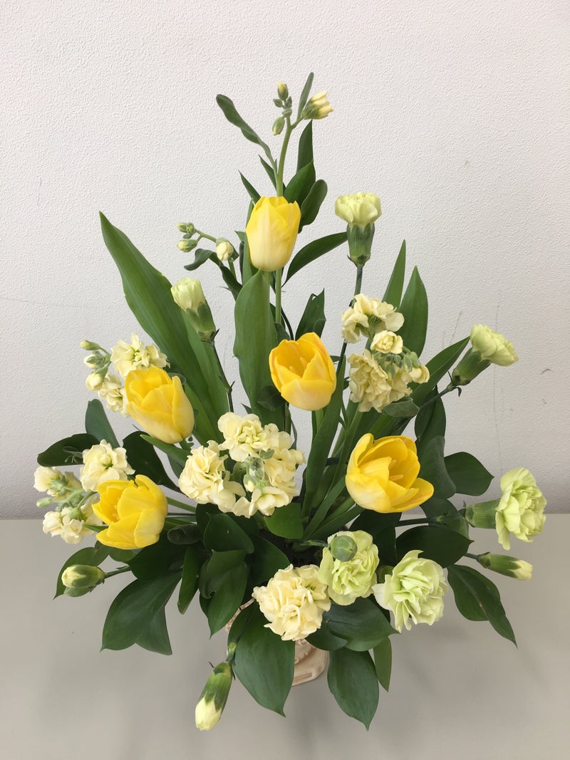 フラワーアレンジメントの基本 トライアングル と 庭の植物たち お花の教室 English Flower
