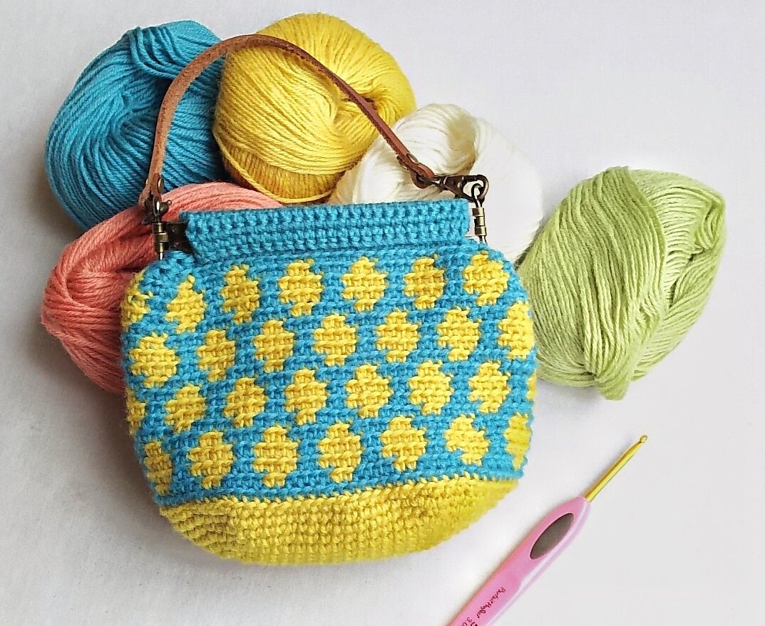 ねじねじしないようにかぎ針編みの編み込み模様を楽しもう♪国分寺びより編み物教室参加者募集中です。 編み物で、笑顔あふれる毎日を暮らそう♪