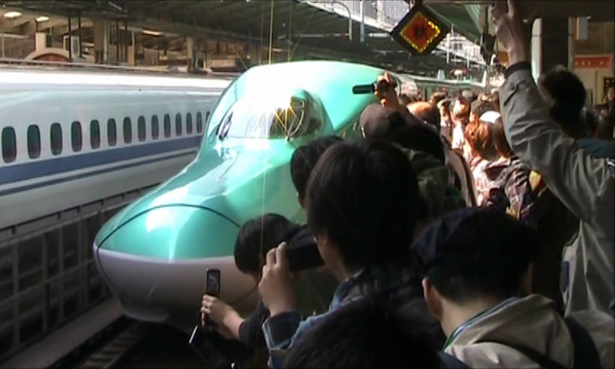 JR_East_Tohoku_Shinkansen_E5_Series
