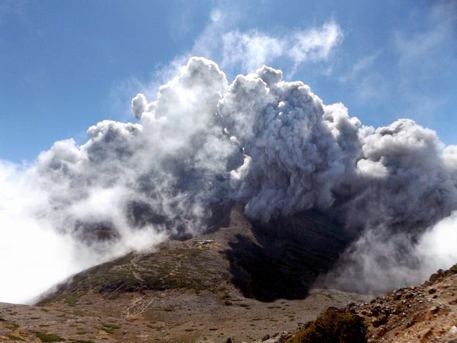 ニューギニア 噴火