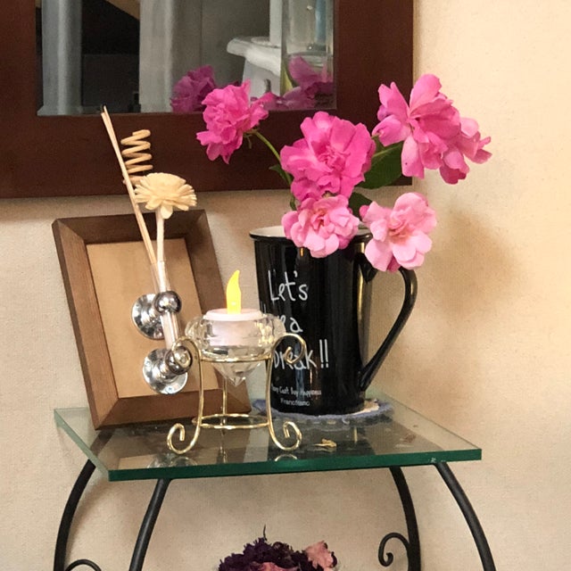 インテリア壁掛け仏壇と季節のお花：ピンクのバラ（薔薇）の記事より