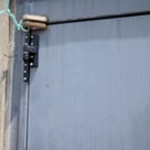 【京都市 鍵情報】ピボットヒンジの修理や交換は？これも有りのHORI２８４６の記事より
