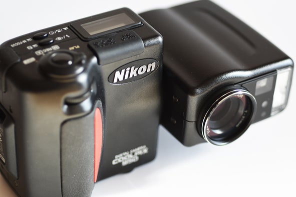 オールドデジカメ】スイバル式デジカメの興亡 Nikon COOLPIX 950 オールドデジカメ】スイバル式デジカメの興亡 Nikon COOLPIX 950