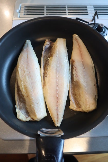魚 焼く フライパン 3つのコツで美味しく焼ける！魚を焼くなら簡単・手間なしフライパン