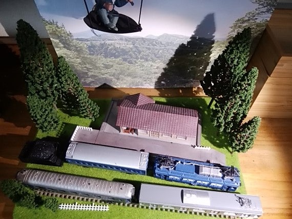 Nゲージジオラマ背景田舎の駅舎鉄道模型電車飾り台ハンドメイド Nゲージジオラマ背景田舎の駅舎鉄道模型電車飾り台ハンドメイド