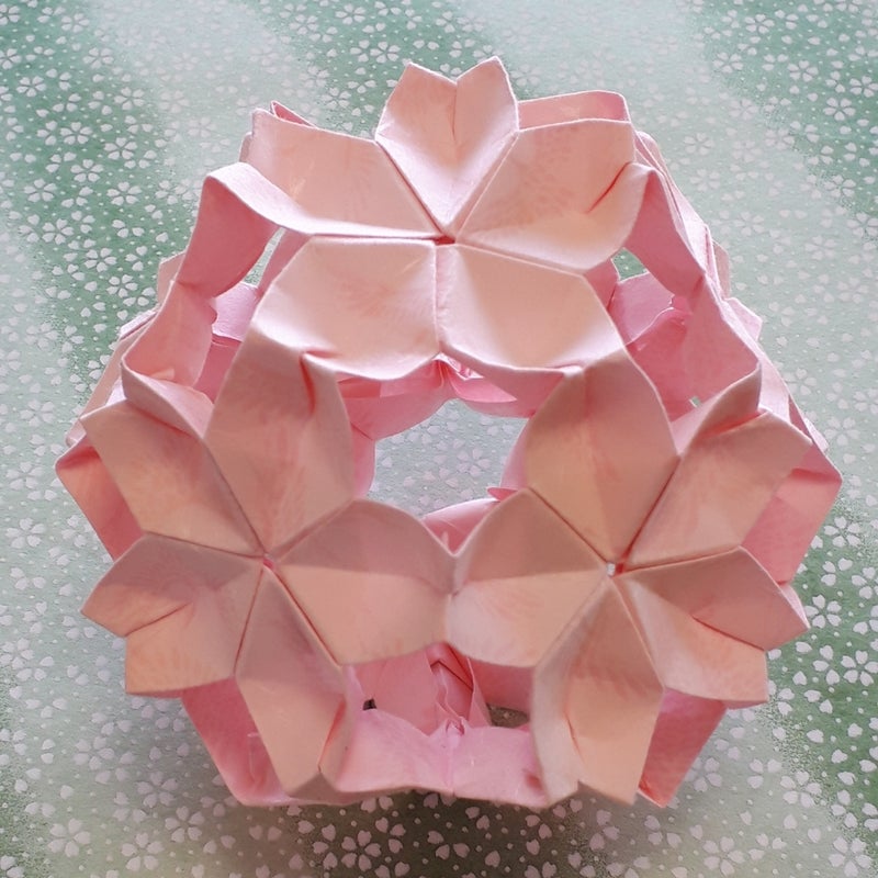 折り紙 桜玉 桜のくすだま 折り紙の楽しみ