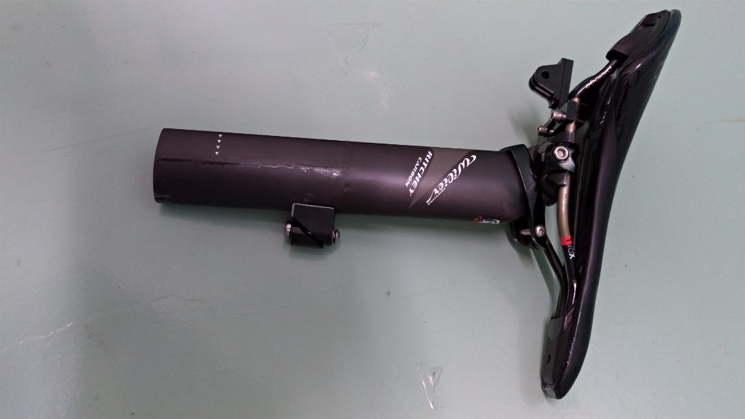 自転車 サドル 下がる