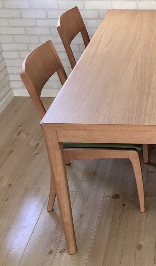 再追加販売 ダイニングテーブル、重量もありしっかりとした作りです