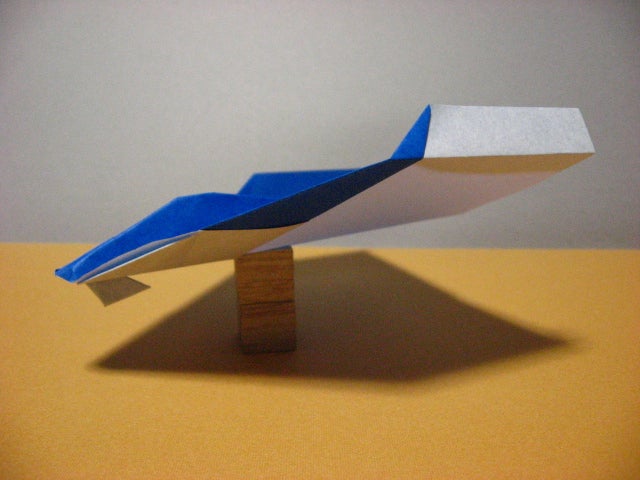 折り紙飛行機の最後の壁 紙飛行機の折り方