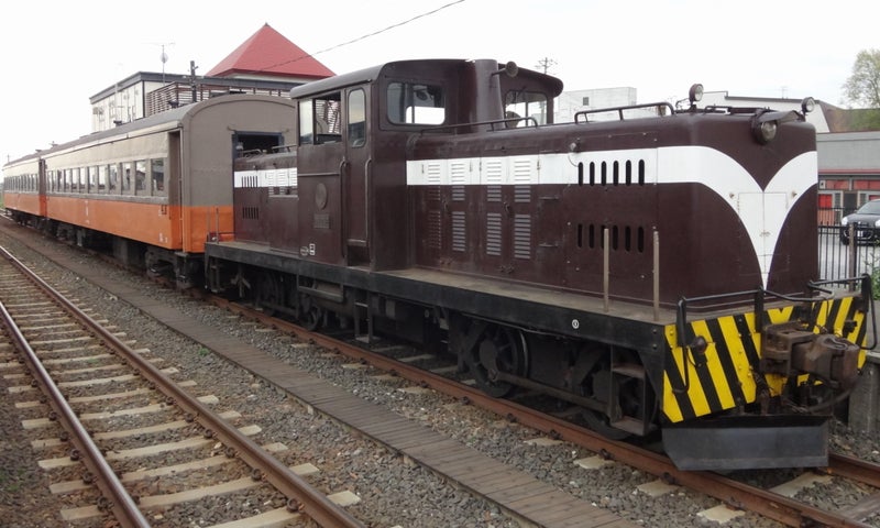Tsugaru_Railway_Type_DD35_with_Type_33+46