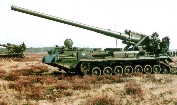 戦車のブログ2S7ピオン 203mm自走カノン砲 - 2A65 152mm榴弾砲 - D-20 152mm榴