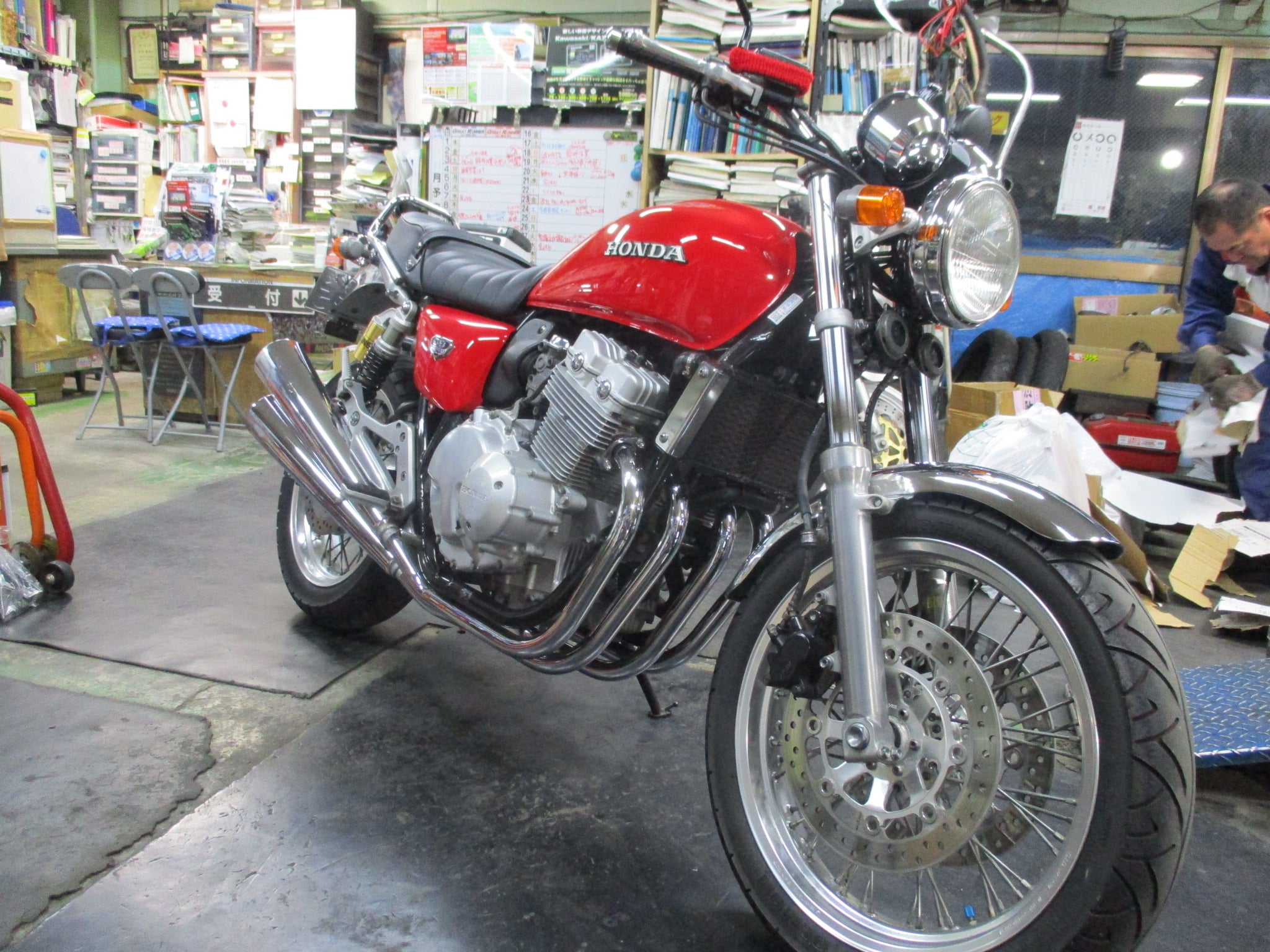 CB400FOUR シートをタックロールに張り替えて旧車風に CB400FOUR シートをタックロールに張り替えて旧車風に