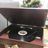 レコードプレーヤーとレコード盤の画像