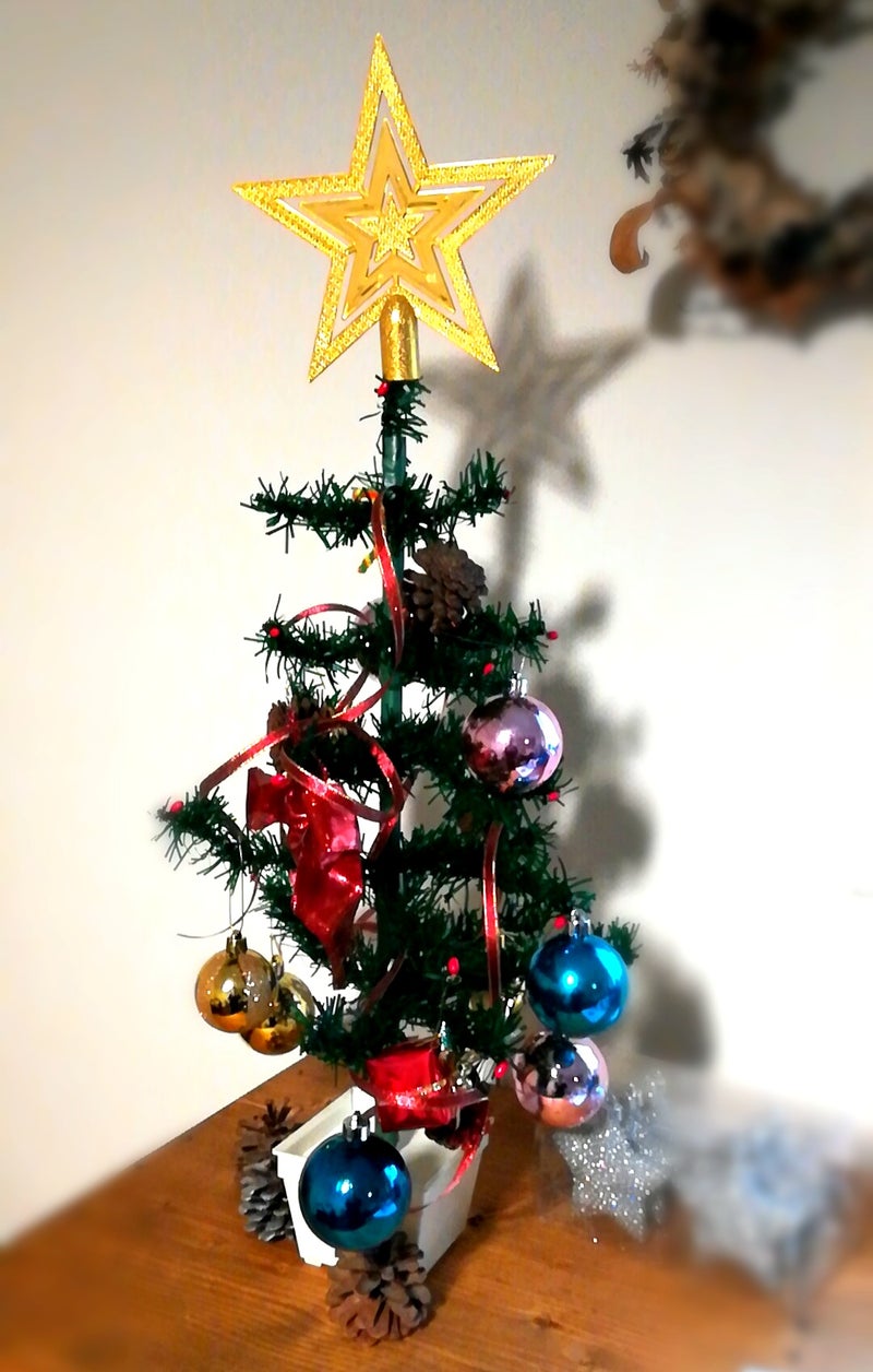30年前のクリスマスツリー使ってます レトロで可愛い いきすぎたdiy ヴィンテージギターとdiy