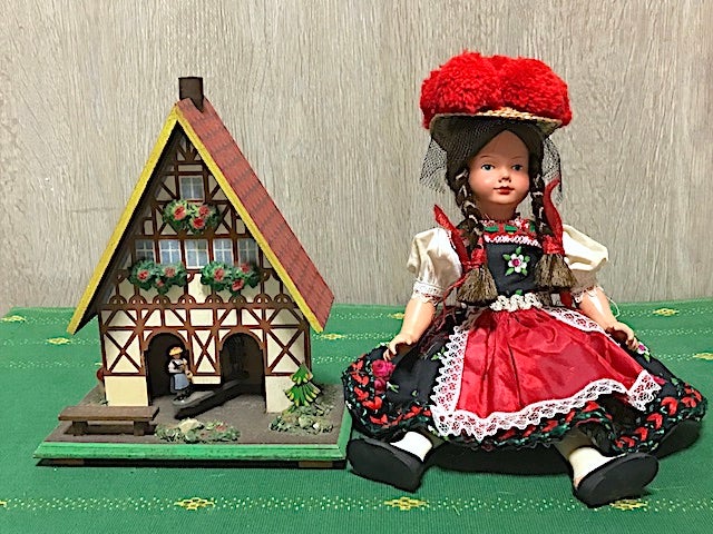 クリスマスに居間のケースから出した人形達 〜ドイツ〜 | IKUIKUの愉しみ