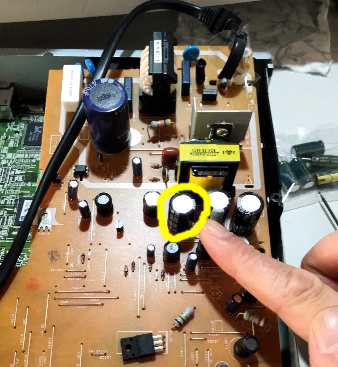 東芝製 ブルーレイレコーダー D-BZ510 WAIT表示不具合の修理とHDD換装 