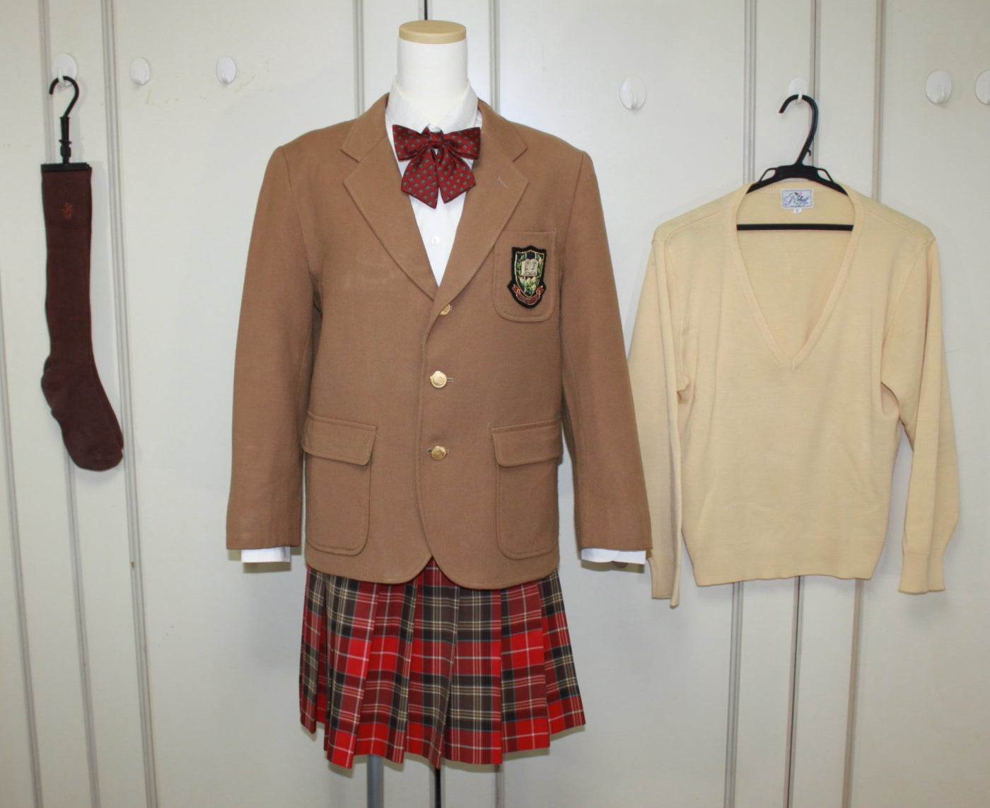 品川女子学院中等部 旧制服赤色のチェックスカート Seifukucream777のブログ