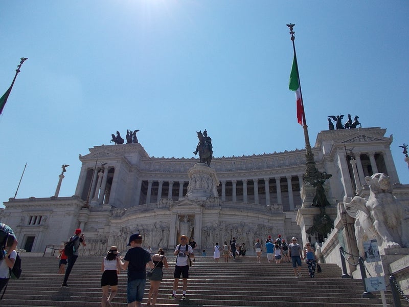 イタリア ローマのヴィットリオエマヌエーレ２世記念堂に到着 さとうゆうじの地球は丸かった