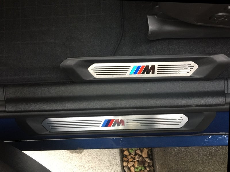 BMW X3 リアドアシル用に純正風スカッフプレート装着 | ベルトーネ☆BMW X3と輸入車レビューブログ