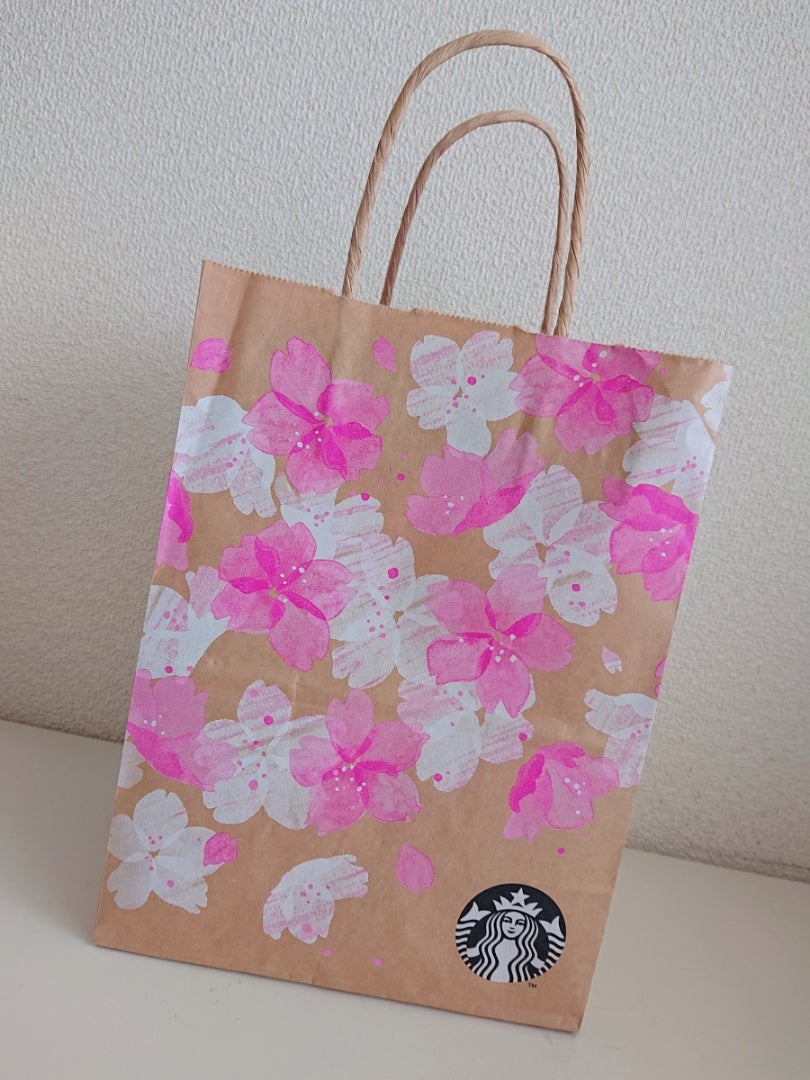 スタバ SAKURAの紙袋は中が桜満開♪ | くぴのひまつぶし