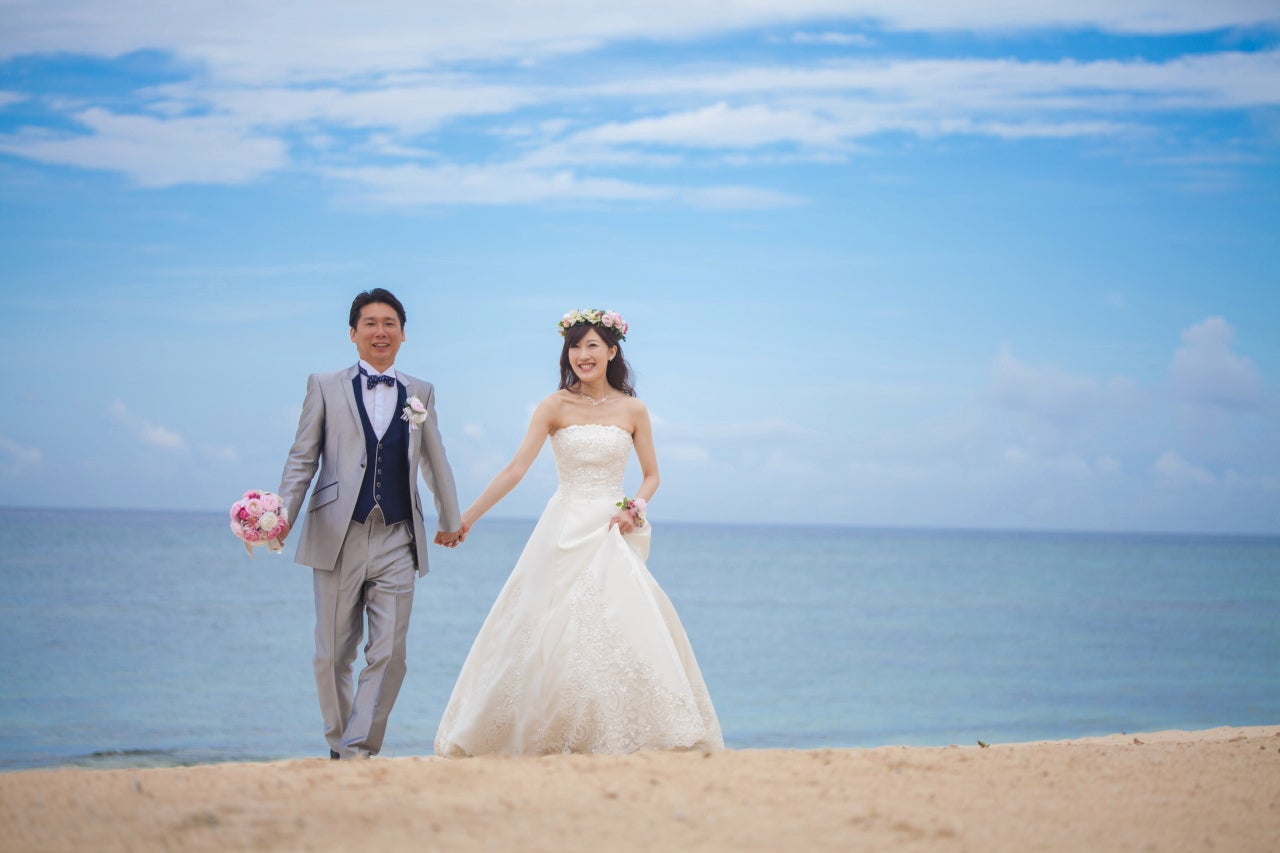 【当日レポ】(20)ビーチフォト その1 二人だけのバルーンリリース Kanaの沖縄結婚式と旅行と日常のブログ