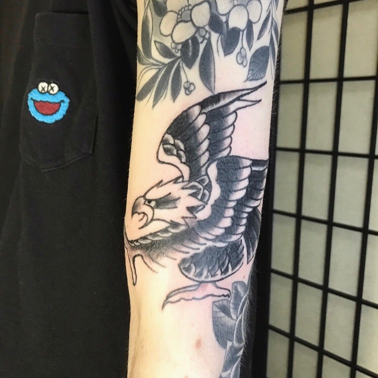 オールドスクールタトゥー 鷹 Ryuji Tattoo Studio