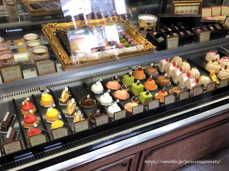 石川町のケーキやさんlatelier De Antique フルーツパフェとアフタヌーンティー