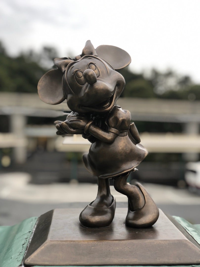 信頼】 ミッキーマウスとミニーマウスの石像 sushitai.com.mx