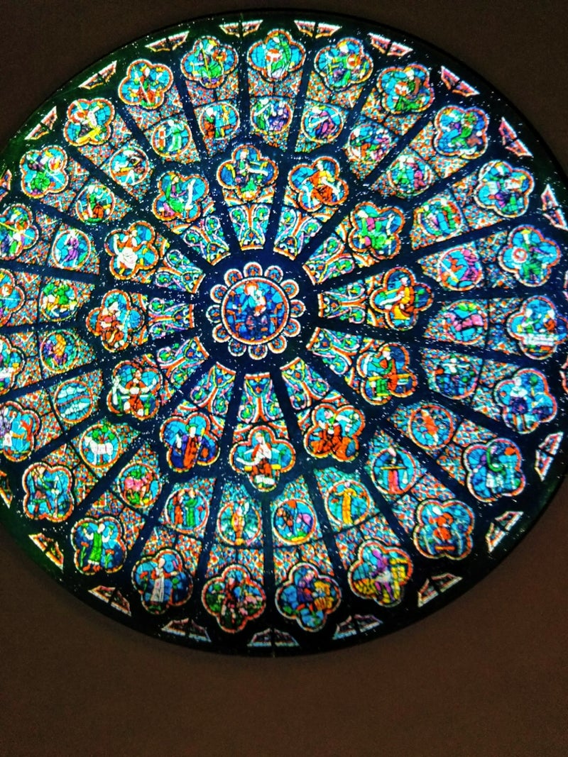 バラ窓のステンドグラス ノートルダム大聖堂 ケラマブルーのブログ