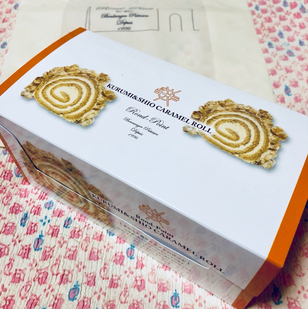 ロン ポワンさんのクルミと塩キャラメルのロールケーキ 甘いの好き好き ぷちりこのブログ ロン ポワンさんのクルミと塩キャラメルのロールケーキ 甘いの好き好き ぷちりこのブログ
