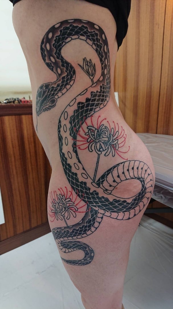 ヘビのタトゥー Snake Tattoo In Progress Catclaw Tattoo Z