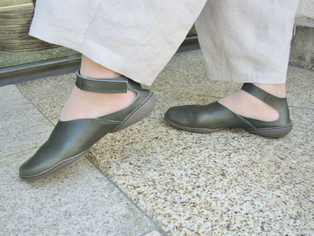 ババグーリ“カーディコットン絣”のチュニック＆トリッペンの靴 | 長野 