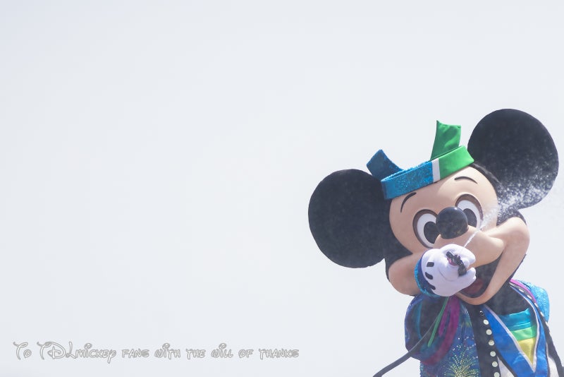 壁紙プレゼント ディズニー夏祭り18 サマビ ミッキーでマイpcを飾ろう 東京ディズニーランドの横顔