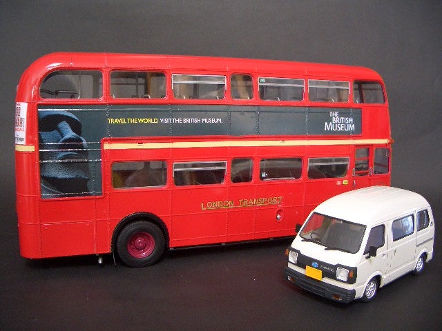 ドイツレベル 24 ロンドンバス (プラチナエディション) プラモデル 07720 成型色
