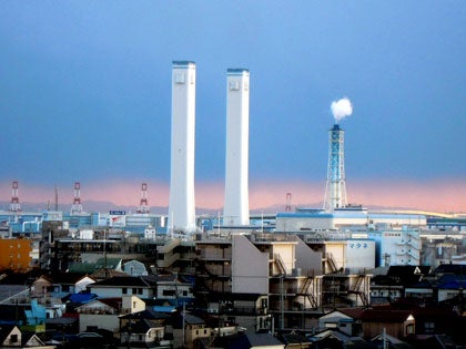 横浜紹介 ３３１ 横浜火力発電所 ベイブリッジを望む 隣の夫婦のブログ