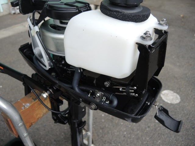 こいつは使える!軽量2ストローク、2馬力のPARSUN船外機です こいつは使える!軽量2ストローク、2馬力のPARSUN船外機です
