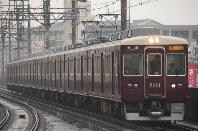＜遠征＞11/14、阪急宝塚本線、池田にて。の記事画像