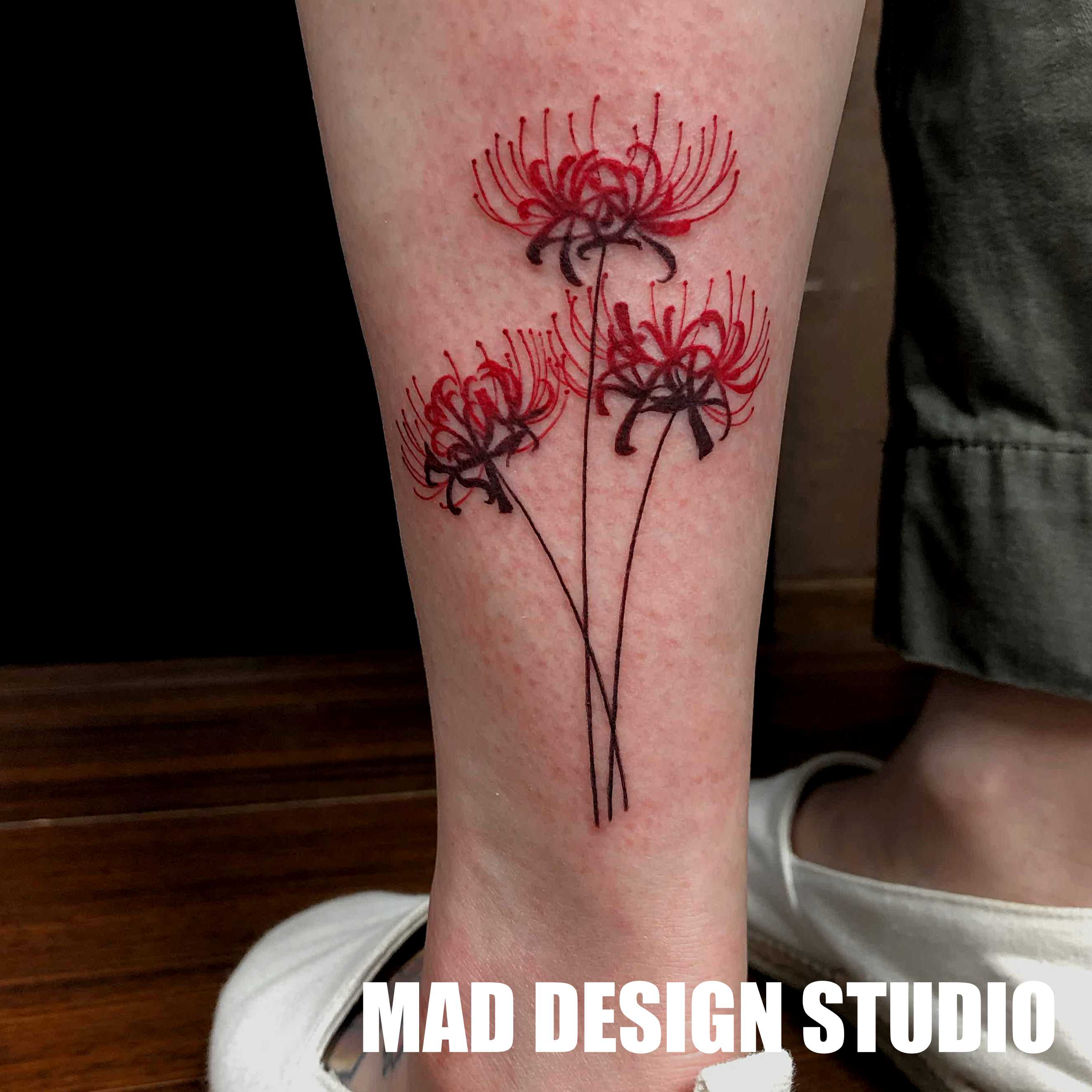 彼岸花のタトゥー Mad Tattoo Studio